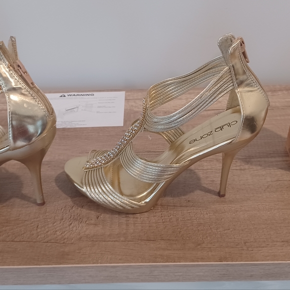 Gold heels - Picture 3 of 4
